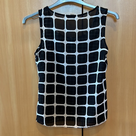 Banana Republic Sleeveless Blouse - Picture 2 of 2